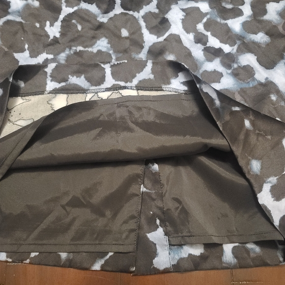 Ann Taylor Silk Animal Pattern Printed Pencil Skirt Size 4 Women - Picture 9 of 10